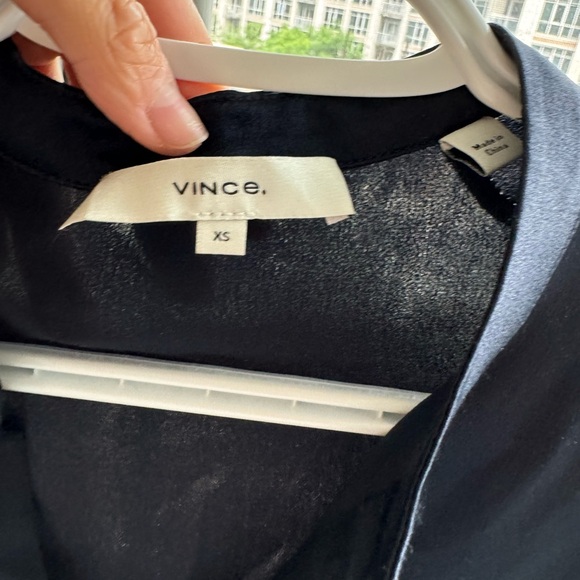 Vince navy - silk top - XS - Picture 2 of 2